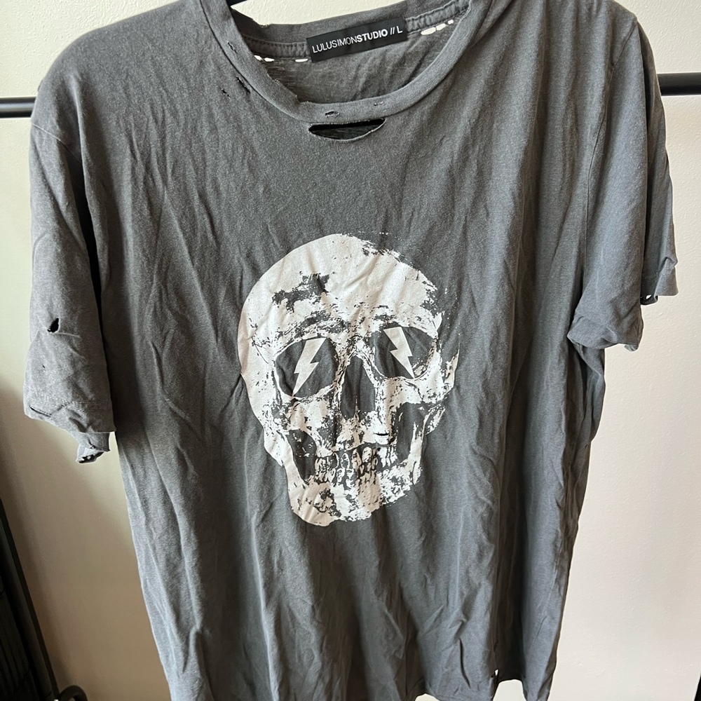 Distressed skull T-shirt